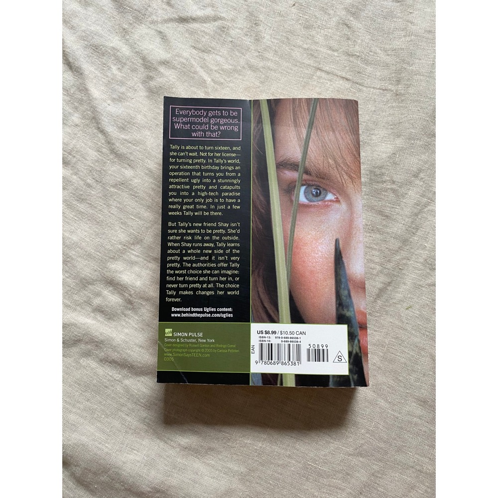 Uglies Scott Westerfeld Paperback YA Dystopian Novel Simon Pulse Fantasy Sci Fi - Picture 4 of 4